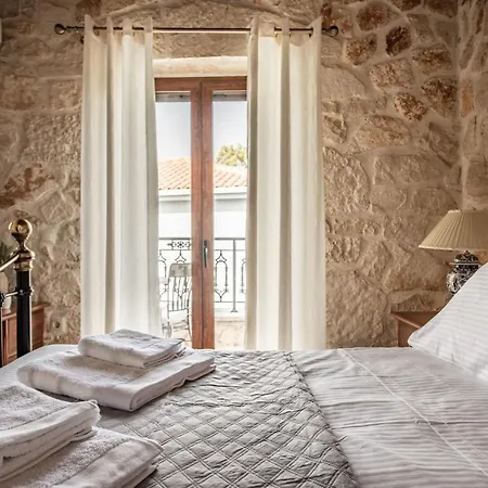 Murtini Stone With Private Pool, By Zantewize Vila *