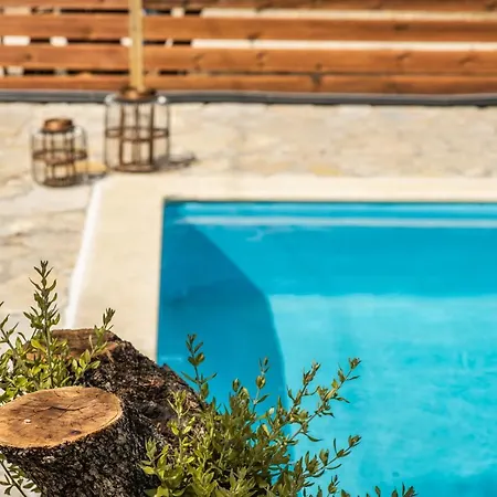 Murtini Stone With Private Pool, By Zantewize Vila *