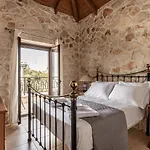 Murtini Stone With Private Pool, By Zantewize