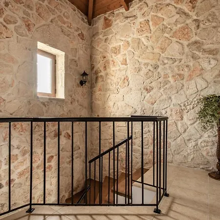 Murtini Stone With Private Pool, By Zantewize *